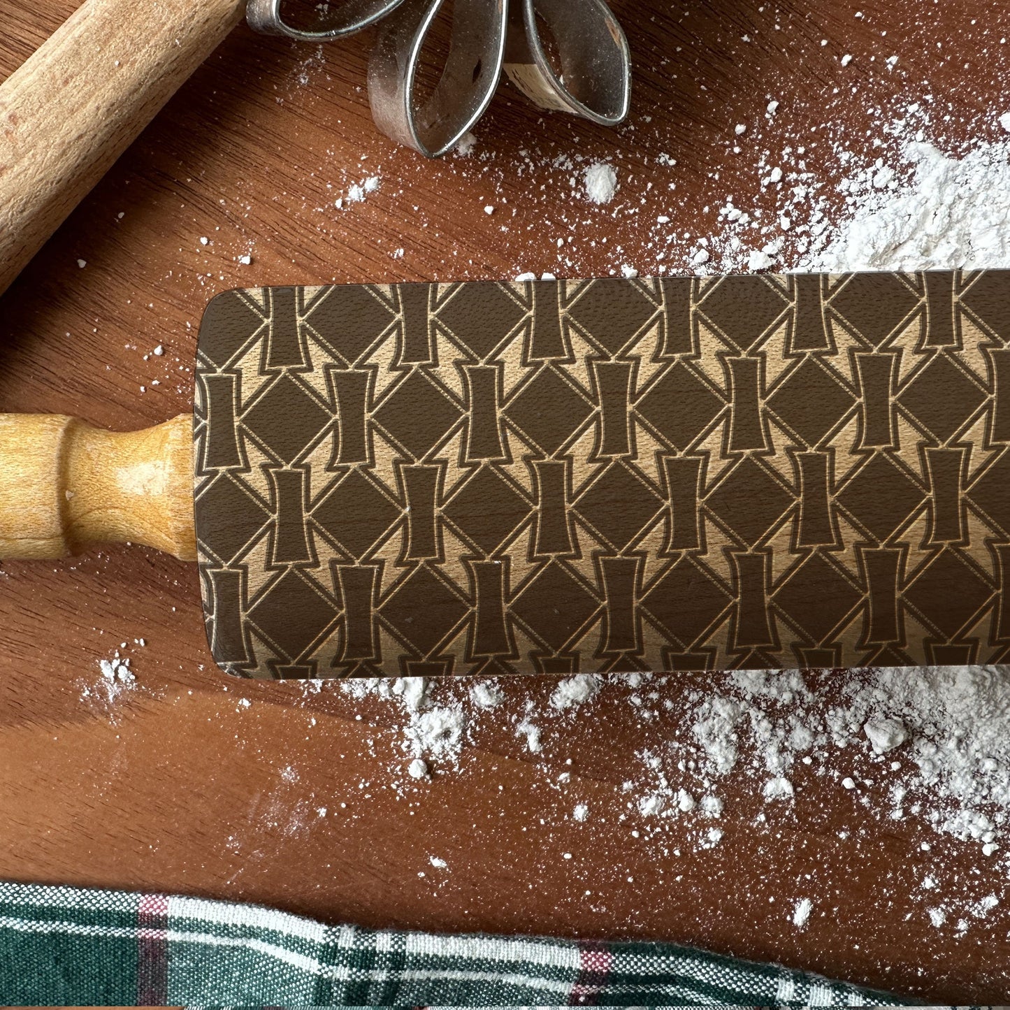 Rolling pin with a pattern on a wooden surface with flour